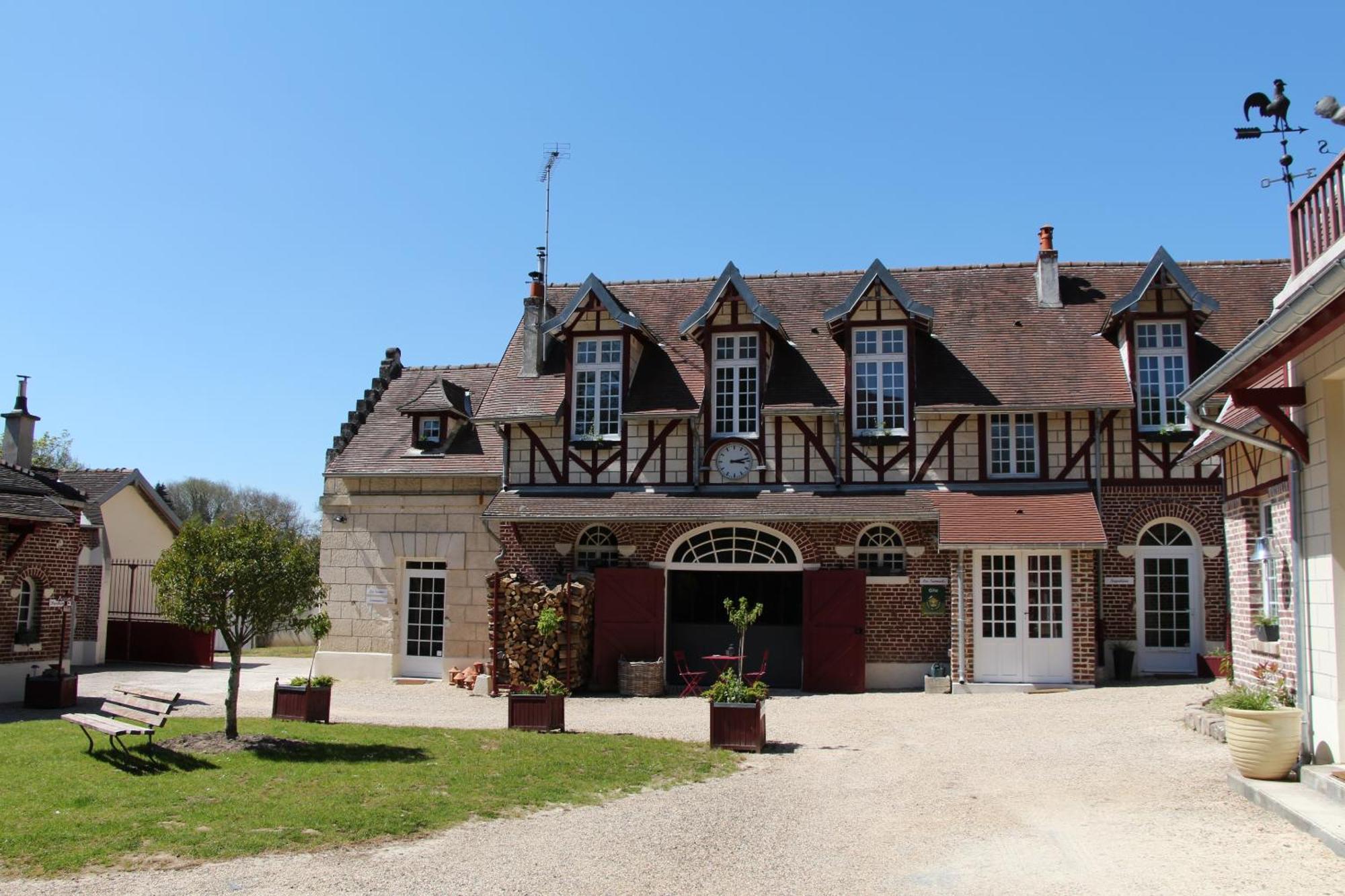 L'Ecurie De Vieux-Moulin Hotel Exterior foto